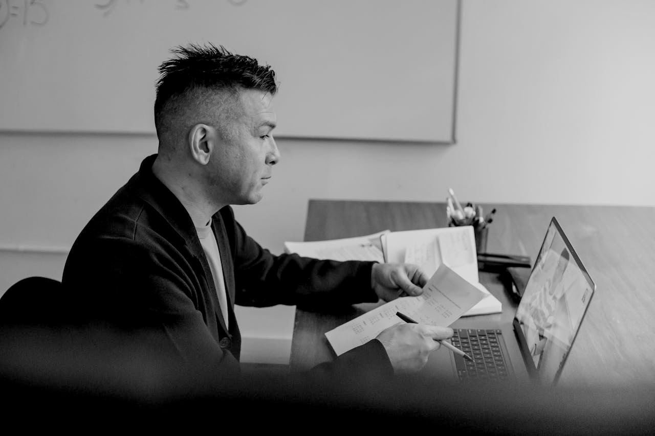 How to Write a Strong Executive Job Description